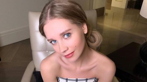 В свои 31 год Кристина асмус легко может сыграть девочку - подростка. 03