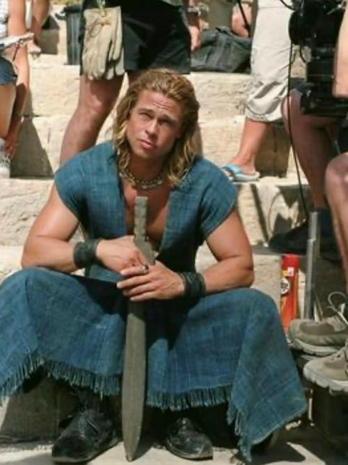 Актеру потребовалось шесть месяцев, чтобы его тело соответствовало образу древнегреческого воина. 02