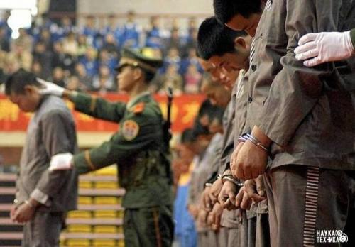 10 тысяч чиновников расстреляны по обвинению в коррупции.

