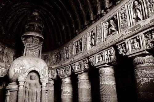 Пещеры Аджанты. Как говорят учёные, молоток и зубило. 08