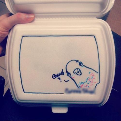 Работаю в кофейне.  Попросили написать Приятного Аппетита или приходите к нам ещё на ланчбоксах. 06