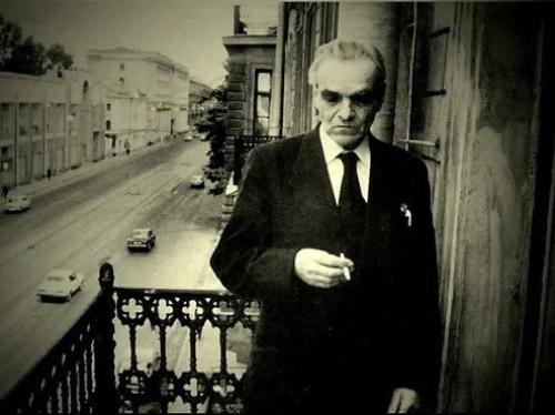 На фотографиях советский ученый Юрий кнорозов, который расшифровал письменность Майя. 05