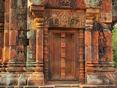 Храм с невероятным уровнем резьбы, Камбоджа. 01