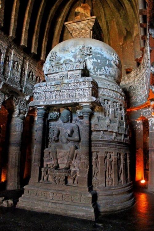 Пещеры Аджанты. Как говорят учёные, молоток и зубило. 05