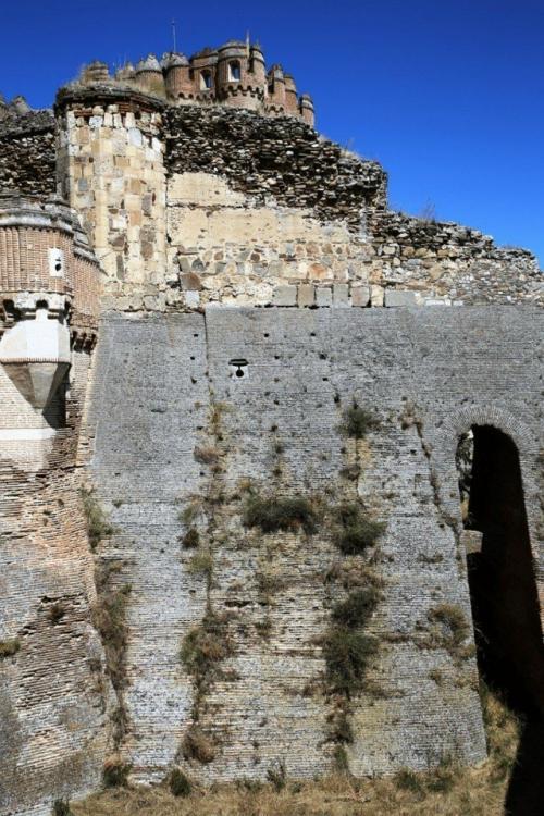 Замок кока - это замок, расположенный в городе и муниципалитете кока, автономном сообществе кастилия и Леон в центральной Испании. 02