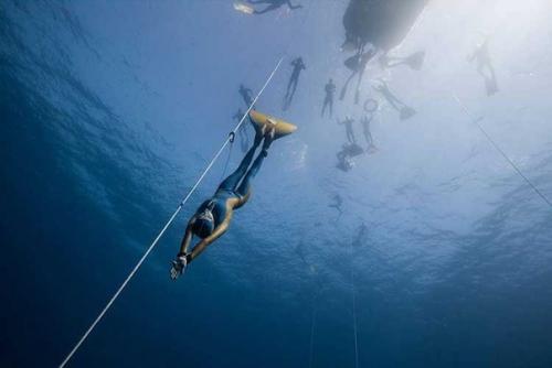 Алексей Молчанов установил новый мировой рекорд по погружению в ластах - 130 метров. 02