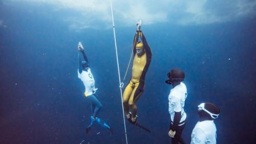 Алексей Молчанов установил новый мировой рекорд по погружению в ластах - 130 метров. 04