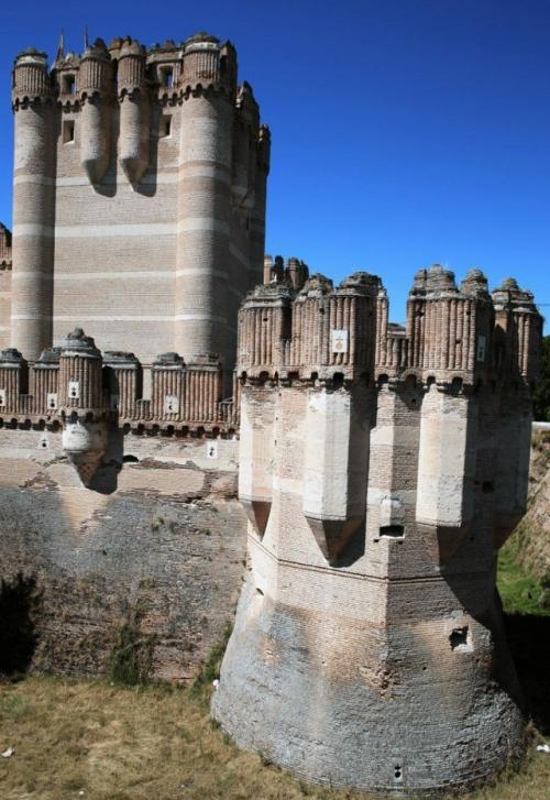 Замок кока - это замок, расположенный в городе и муниципалитете кока, автономном сообществе кастилия и Леон в центральной Испании. 01