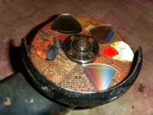 Как сделать медиатор из CD диска для гитары своими руками. 04 Как сделать медиатор из CD диска для гитары своими руками. 04