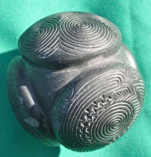 * Каменные атомы древности *.