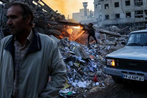 Иран буквально убивает мировой интернет - уже 3 дня подряд он целенаправленно бьет по дата - центрам Amazon.

