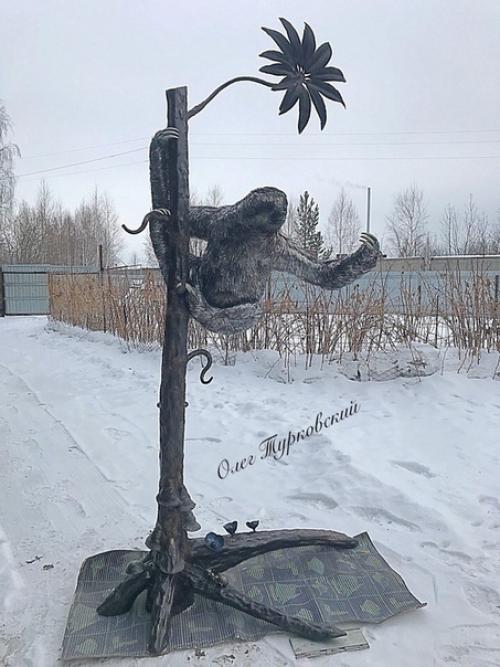 От подписчика.  Ленивец - вешалка. 02