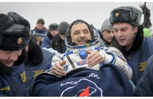 Сегодня экипаж мкс успешно вернулся на землю.