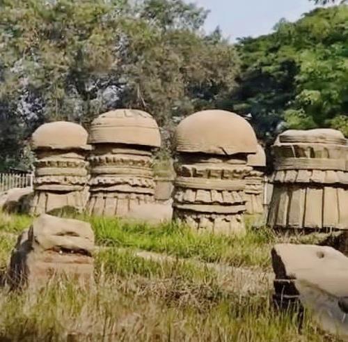 Руины качари. Руины качари - это серия грибовидных столбов, которые расположены в димапуре (север Индии. 01