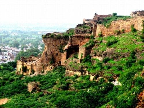 Форт гвалиор.  История города гвалиор, расположенного в индийском штате мадхья-прадеш, берет свое начало в Viii столетии. 03