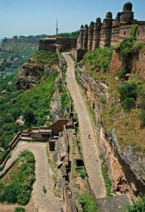 Форт гвалиор.  История города гвалиор, расположенного в индийском штате мадхья-прадеш, берет свое начало в Viii столетии. 04