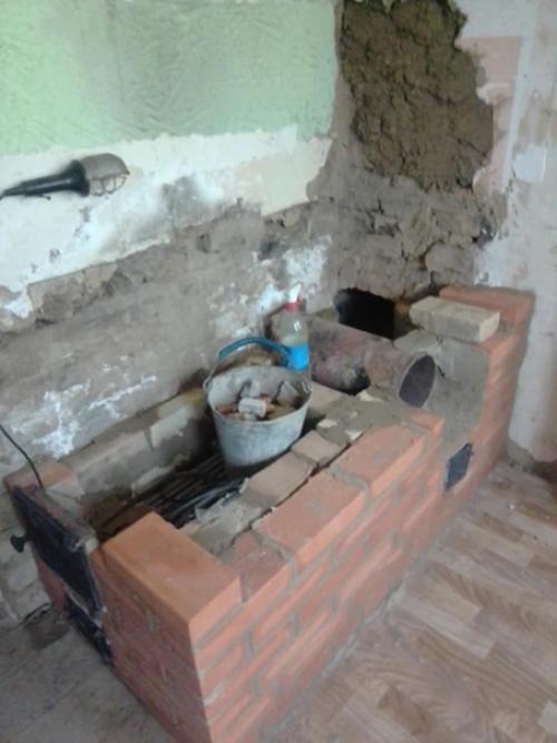 Купил дом, печь переделал, расширил, фундамент печи поставили на фундамент. 02