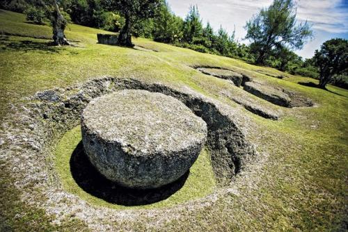 Латте - стоуны острова великанов тиниан (Tinian).