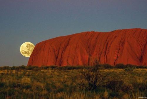 Улуру - загадочная красная гора. 02