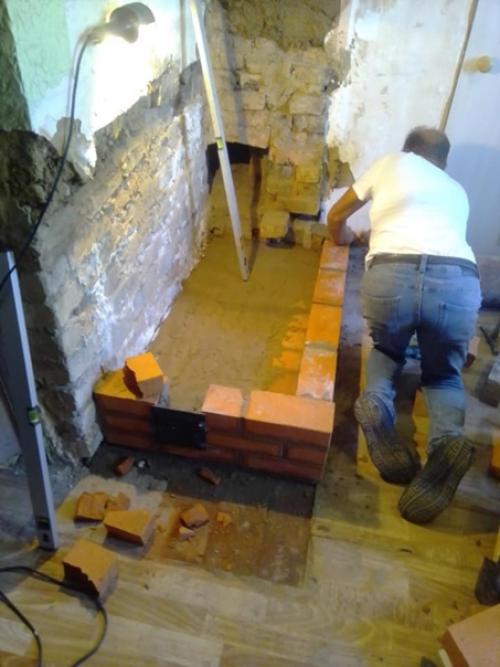 Купил дом, печь переделал, расширил, фундамент печи поставили на фундамент. 01