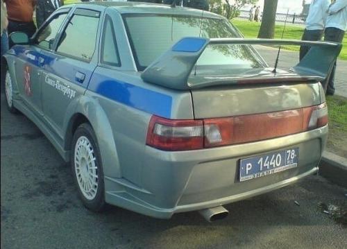 Мощный червонец. От такого и не успеешь уехать, если у тебя стоковый автомобиль. 02