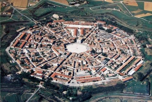 Пальманова - симметричный город - крепость в Италии. 02