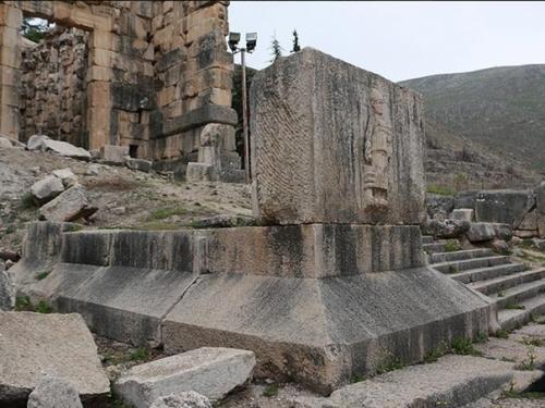 Ниха: античный храм на руинах более древней конструкции. 04