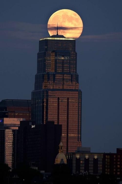 Тepмин Суперлуние был придуман астрологом Ричардом нолле в 1979 году. 02