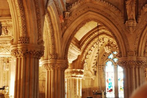 Капелла, находящаяся в деревне рослин, - одна из самых известных и загадочных церквей Шотландии. 03