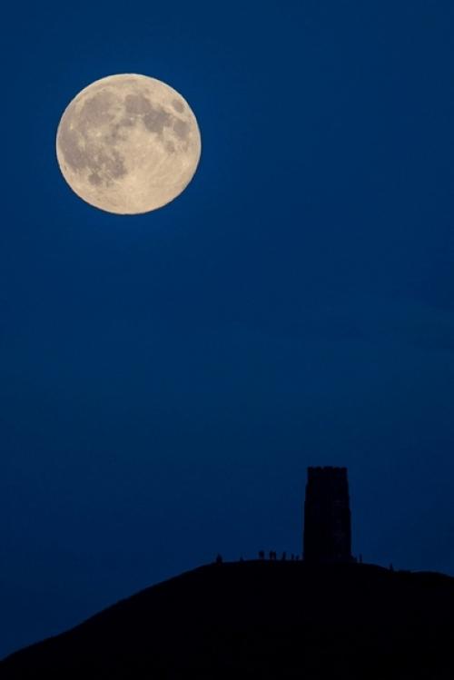 Тepмин Суперлуние был придуман астрологом Ричардом нолле в 1979 году. 01