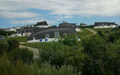 Французская деревушка с домами из лодок. 01