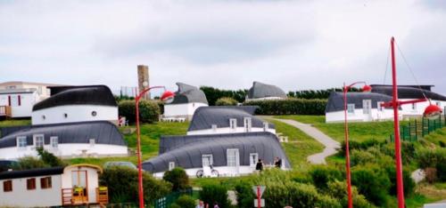 Французская деревушка с домами из лодок. 02