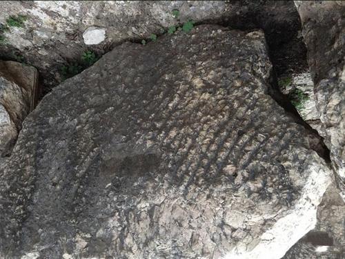 Ниха: античный храм на руинах более древней конструкции. 07