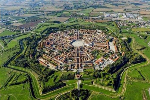 Пальманова - симметричный город - крепость в Италии. 04