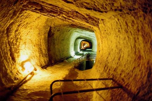 Самосский тоннель. Самосский, или эвпалинов тоннель находится на греческом острове Самос. 07 Самосский тоннель. Самосский, или эвпалинов тоннель находится на греческом острове Самос. 07