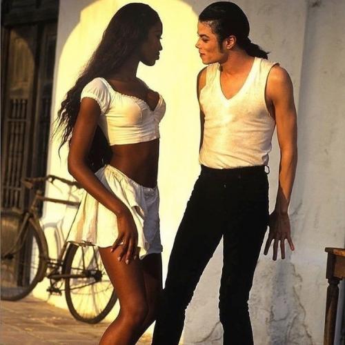 Айкл Джекcон c Наоми эмпбелл, 1992 г. 02