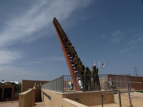 Памятник 22 погибшим солдатам. 01