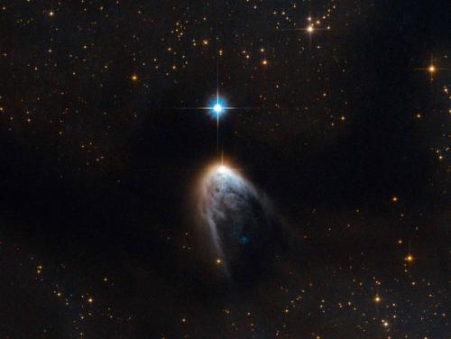 На фотографии, полученной европейским космическим агентством, можно увидеть молодую звезду, которая недавно появилась во вселенной.