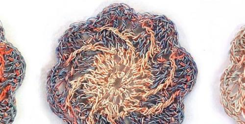 Ученые планируют соткать дисплей из ниток. Ученые планируют соткать дисплей из ниток.