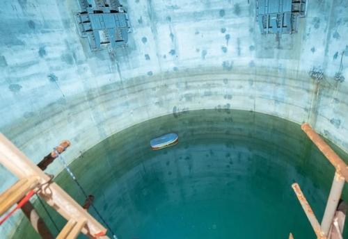 В США один парень превратил старую ракетную шахту в шикарный дом для отдыха. 05