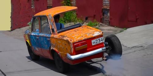 Российский автоблогер рабочий половинчатый автомобиль создал. 01