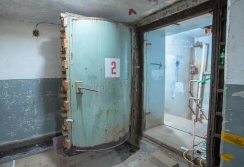 В США один парень превратил старую ракетную шахту в шикарный дом для отдыха. 01