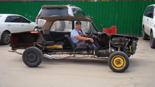 Российский автоблогер рабочий половинчатый автомобиль создал. 04