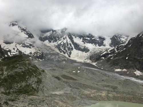 Горные ледники - это не только основные хранилища пресной воды на земле, но и наиболее чуткий индикатор изменений климата. 02