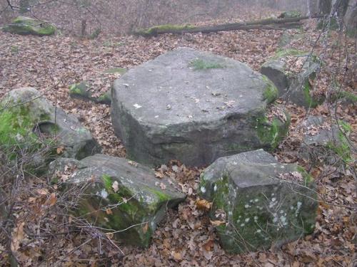 Чертова Столовая в романовской усадьбе липецкой области. 01 Чертова Столовая в романовской усадьбе липецкой области. 01