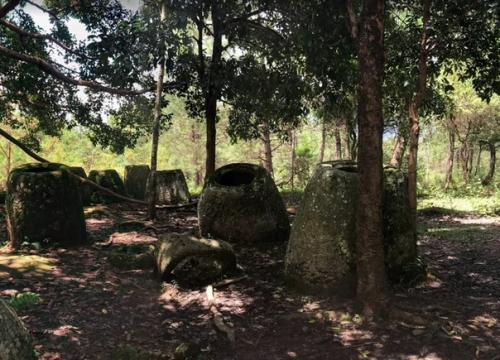 Тысячи древних горшков - мегалитов скрывают свою тайну под Защитой неразорвавшихся мин в Лаосе. 08