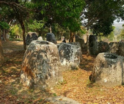 Тысячи древних горшков - мегалитов скрывают свою тайну под Защитой неразорвавшихся мин в Лаосе. 07