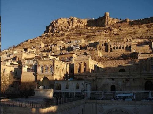 Древняя Армения. В пору своего расцвета это была империя, выходившая к трём морям. 03