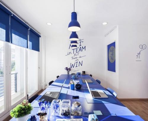 Научно доказано, что синий цвет вызывает желание работать и учиться. 01