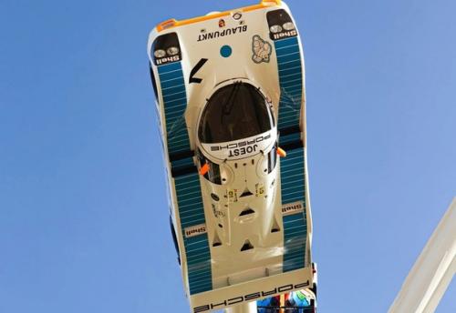 B честь 75-летия Porsche создал фантастическую скульптуру, посвященную его авто. 05